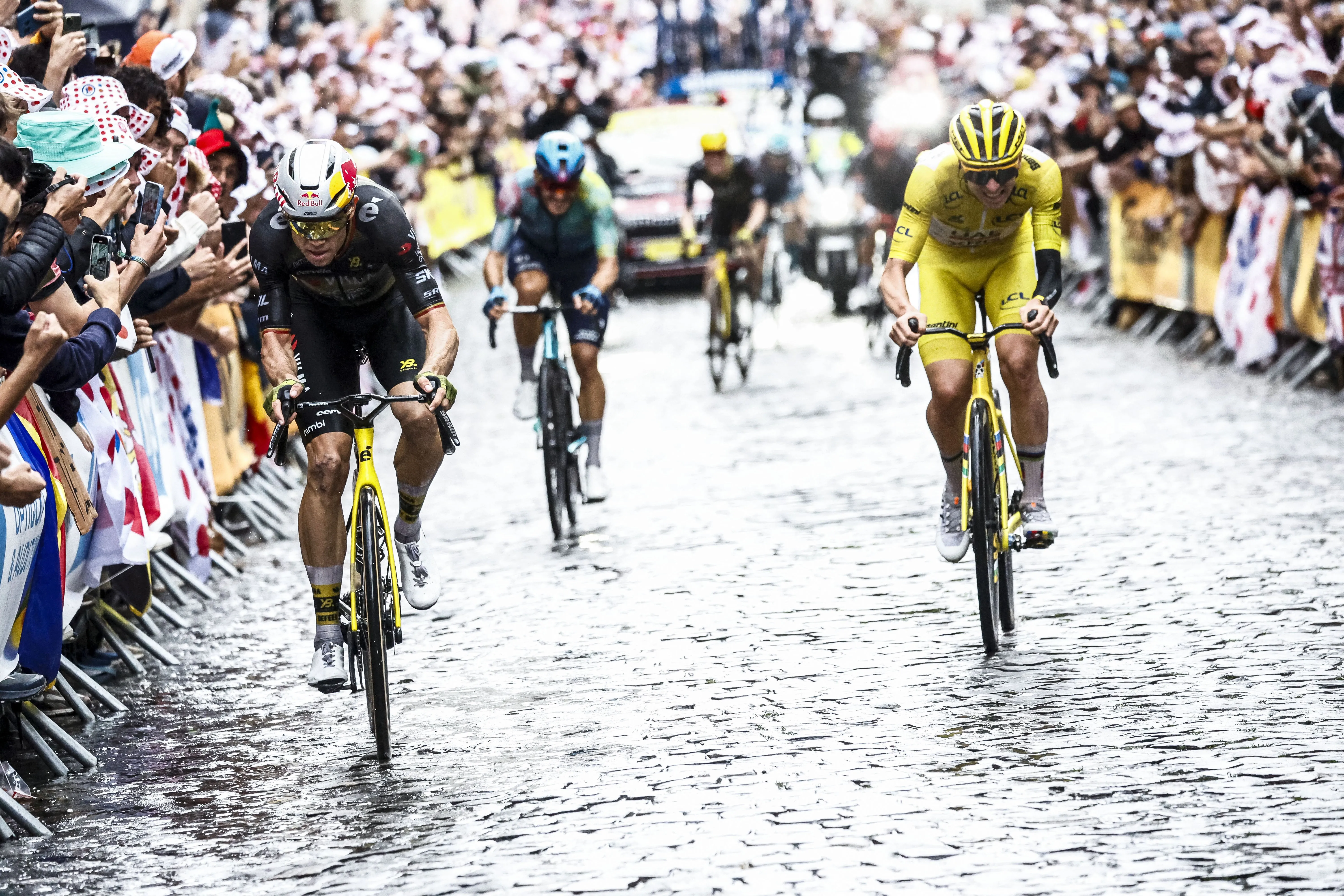 "'Aku Tidak Siap untuk Emosi Ini' – Wout van Aert Menaklukkan Montmartre untuk Memenangkan Etape Terakhir Tour de France Lagi"