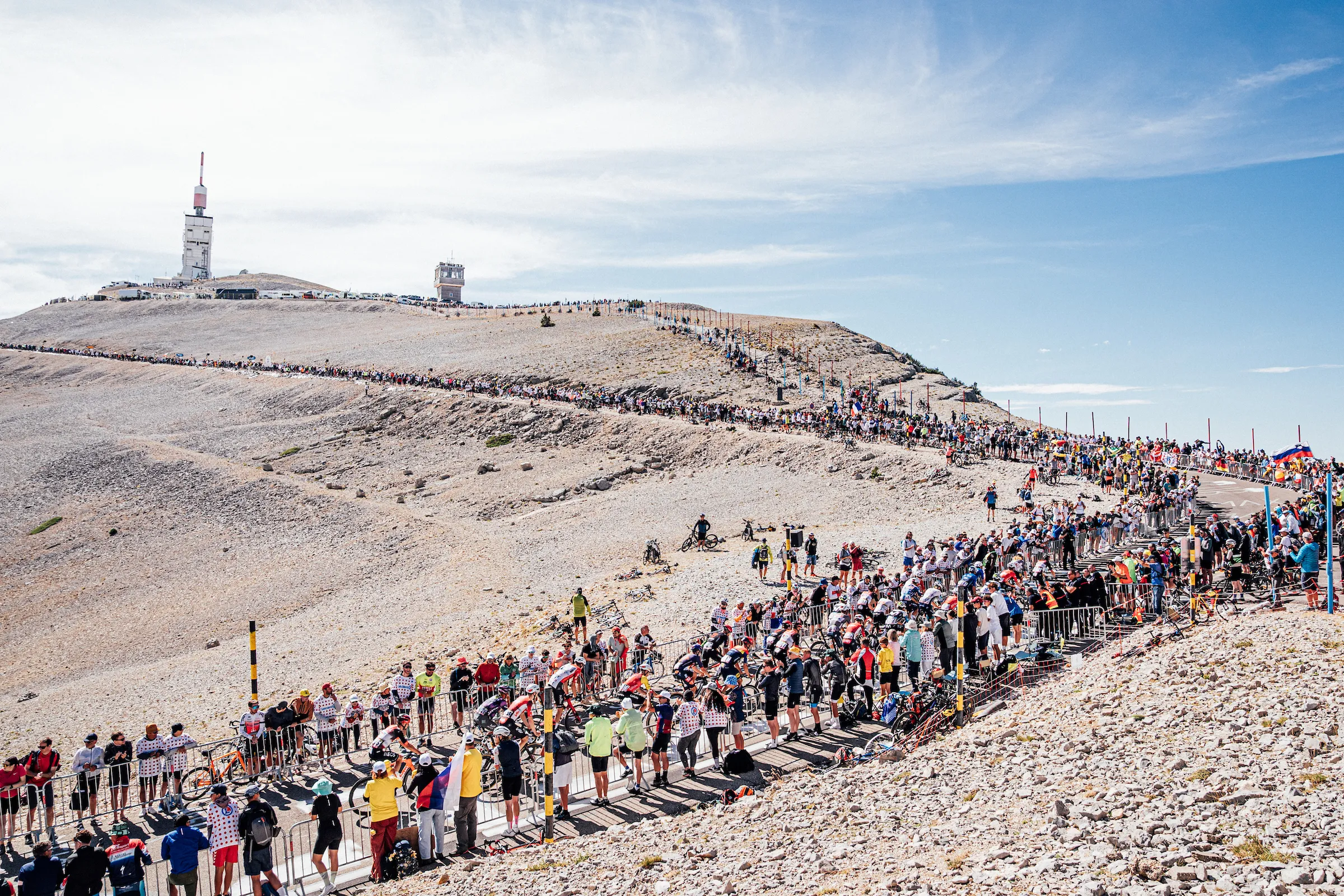 Kekacauan dan Ketenangan di Mont Ventoux – Refleksi dari Tour de France